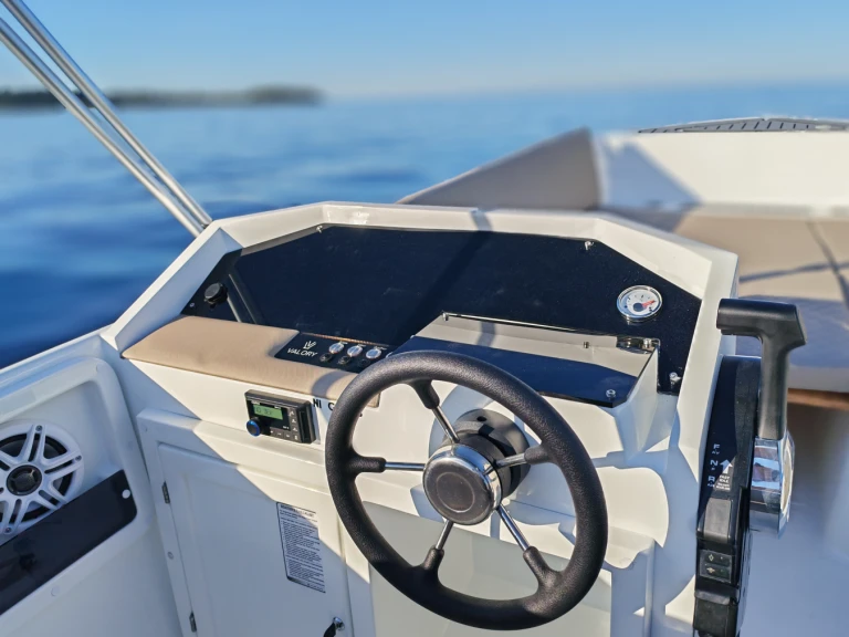 Charter a Valory 525 in Port de Cannes Marina on Samboat