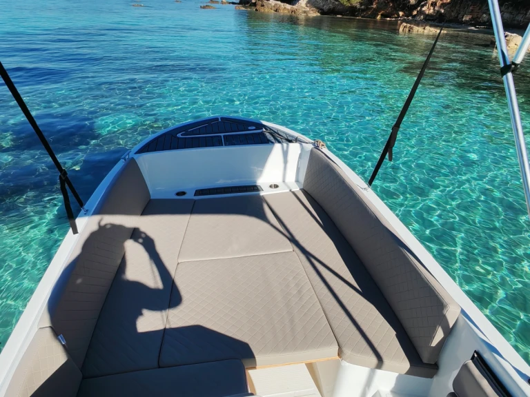 Motorboat to hire Port de Cannes Marina at the best price