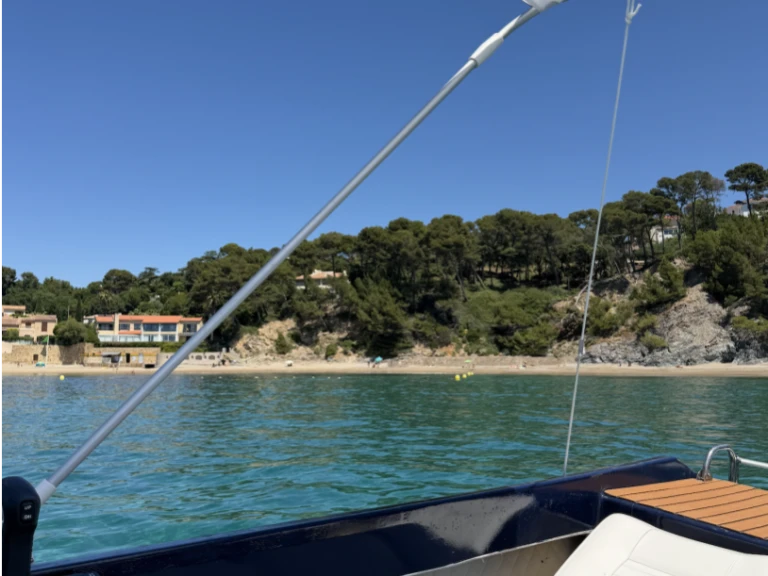 Hire Motorboat with or without skipper Jeanneau France