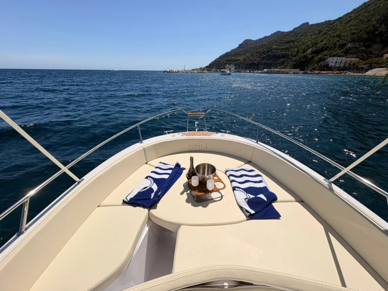 Yacht hire Vietri sul Mare cheap Bermuda 690