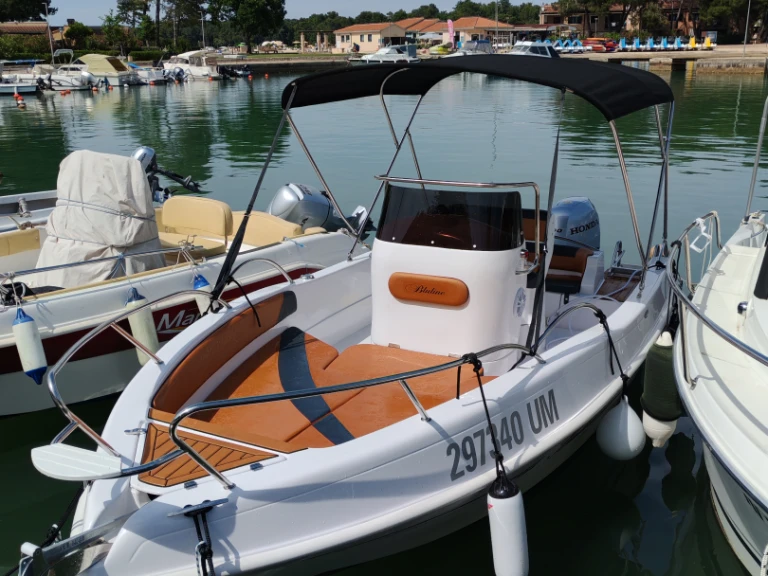 Hire Motorboat Bluline with a boat licence