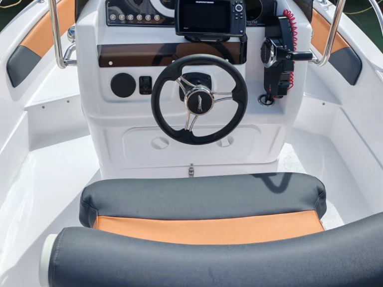Motorboat to hire Umag at the best price