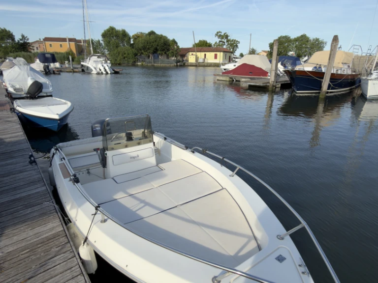 Yacht charter Portegrandi I - Capelli Capelli 15 on SamBoat