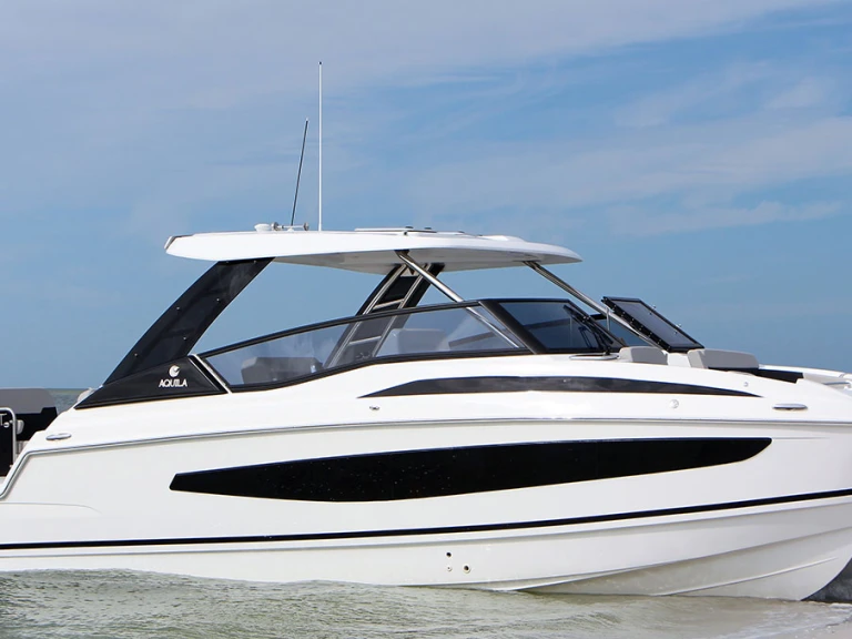 Yacht hire Le Marin cheap Aquila 32 Sport
