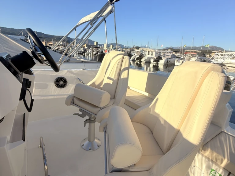 Motorboat to hire Ajaccio at the best price