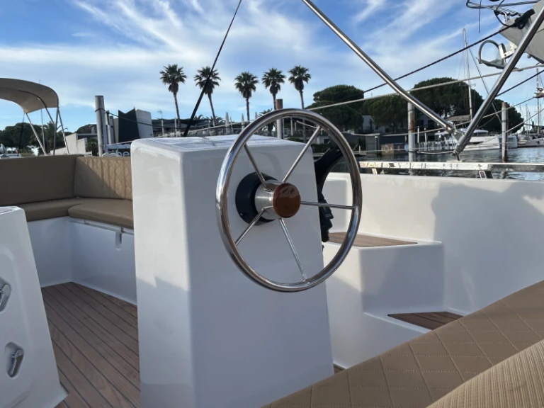 Yacht hire Port-Camargue cheap SYLVER YACHT