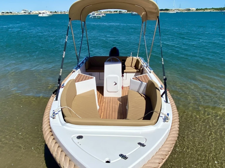 Charter a Sylver Yacht SYLVER YACHT in Port-Camargue on Samboat