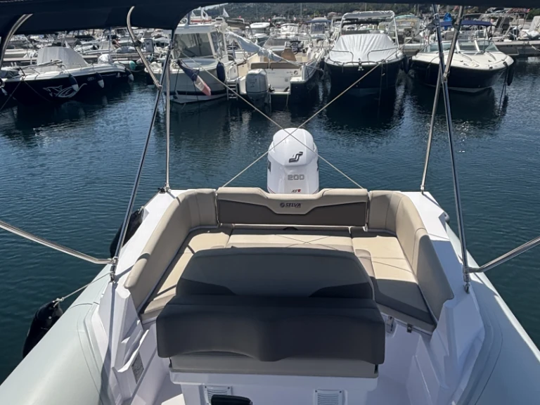 Charter a Selva Selva D700 in Les Issambres on Samboat