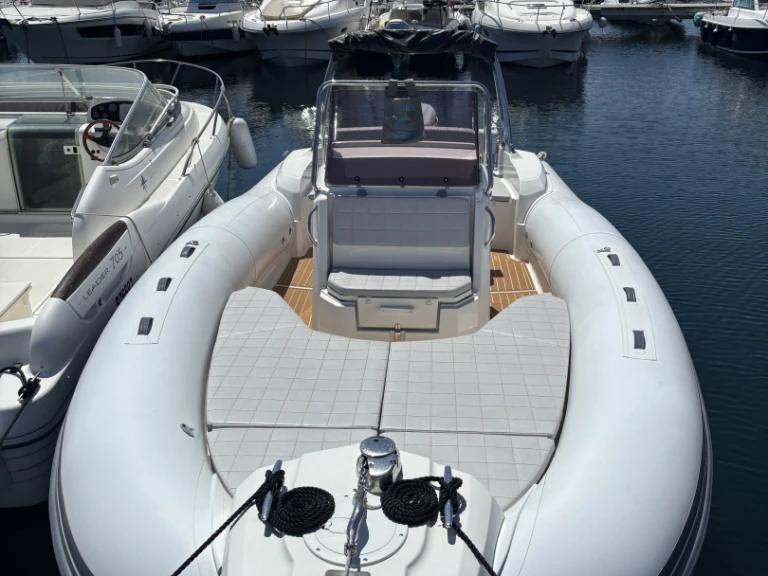 Motorboat to hire Les Issambres at the best price