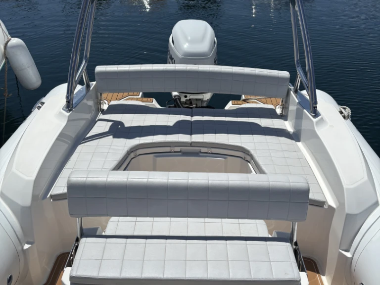Yacht hire Les Issambres cheap 790 Pro Dynamic