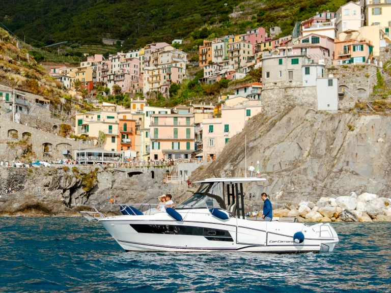 Yacht charter La Spezia - Jeanneau Cap Camarat 9.0 WA on SamBoat
