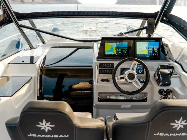 Hire a Jeanneau Cap Camarat 9.0 WA La Spezia