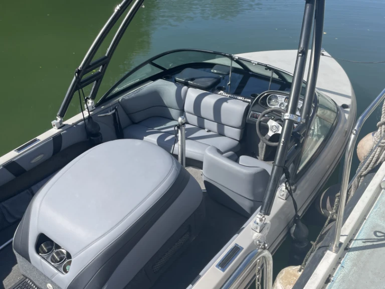 Yacht hire Paris cheap Response