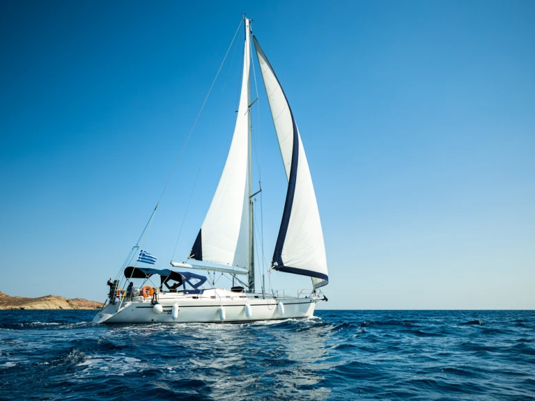 Sailboat to hire Limáni Lavríou at the best price