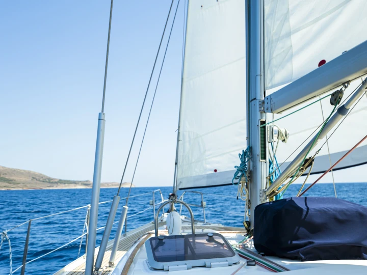 Hire Sailboat Ocean Yachts with a boat licence