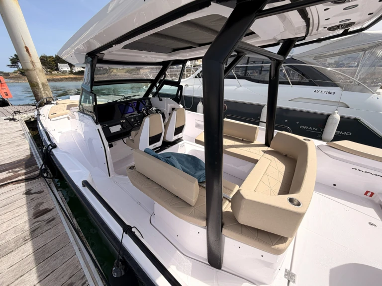 Yacht charter Étel - Axopar 29 on SamBoat