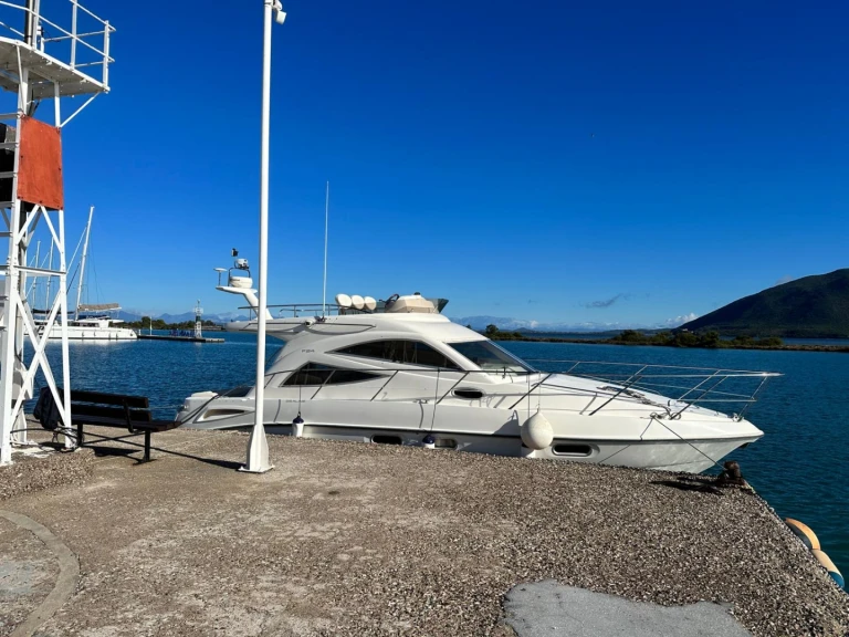Sealine Sealine F 34 charter bareboat or skippered in  Pefkohori