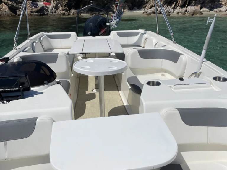 Motorboat to hire Hyères at the best price