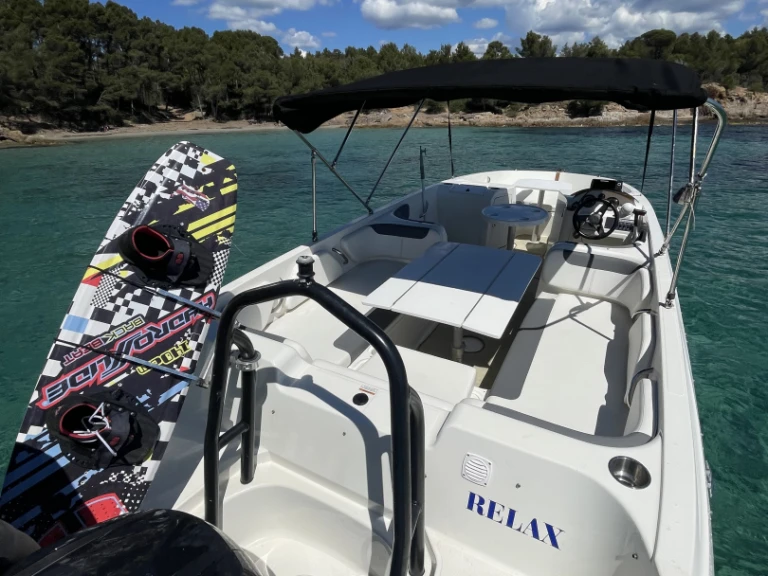 Bayliner Element E7 charter bareboat or skippered in  Hyères