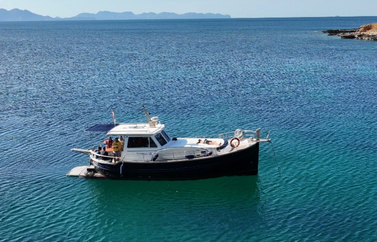 Yacht hire Can Picafort cheap MY 120