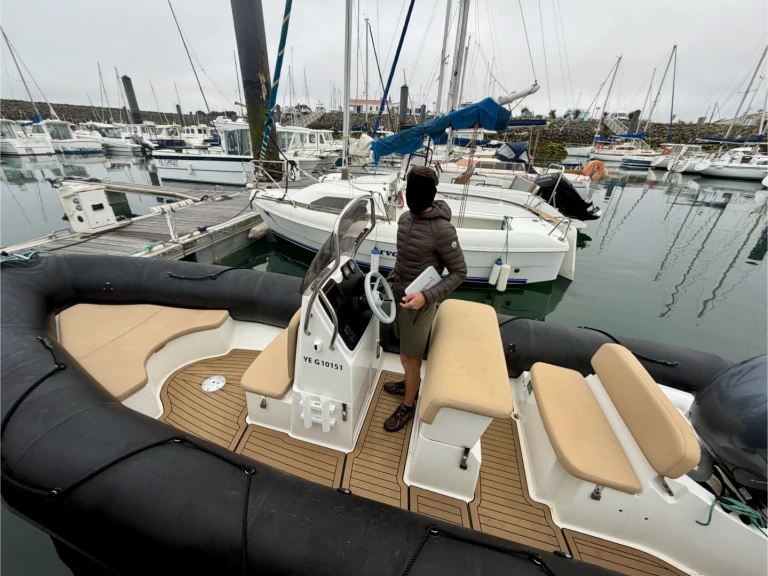 Hire a Bombard Sunrider 650 L'Île-d'Yeu
