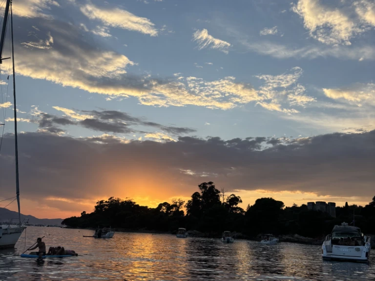 Hire Motorboat with or without skipper Jeanneau Saint-Laurent-du-Var