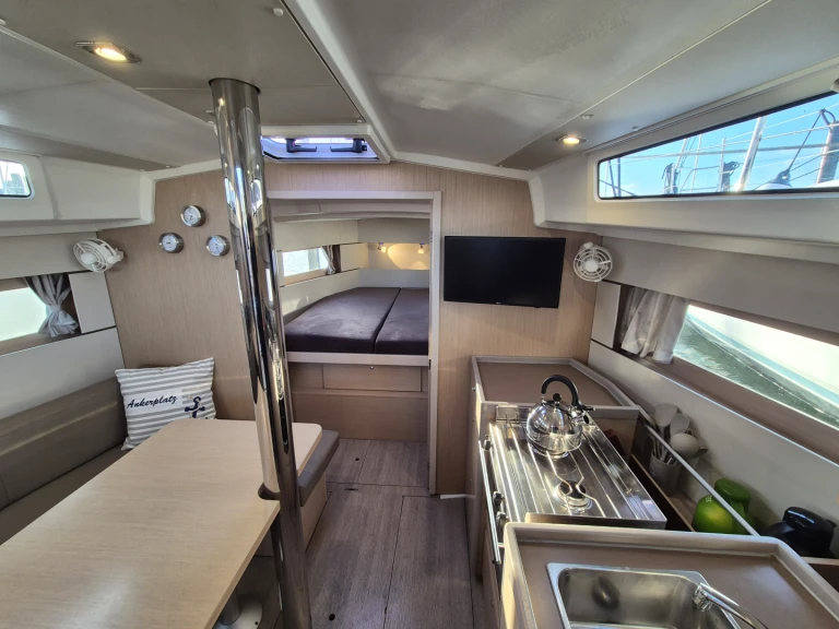 Yacht hire Heiligenhafen cheap Oceanis 38.1