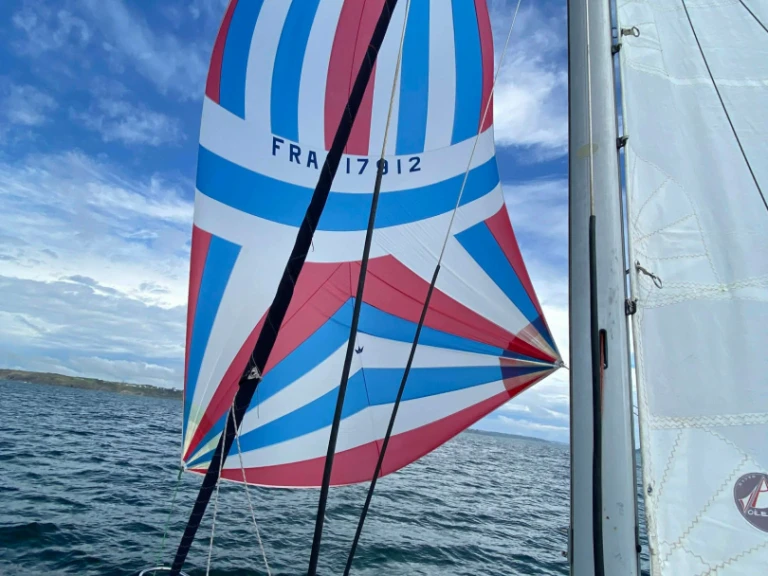 Hire a Jeanneau Fantasia 27 Brest