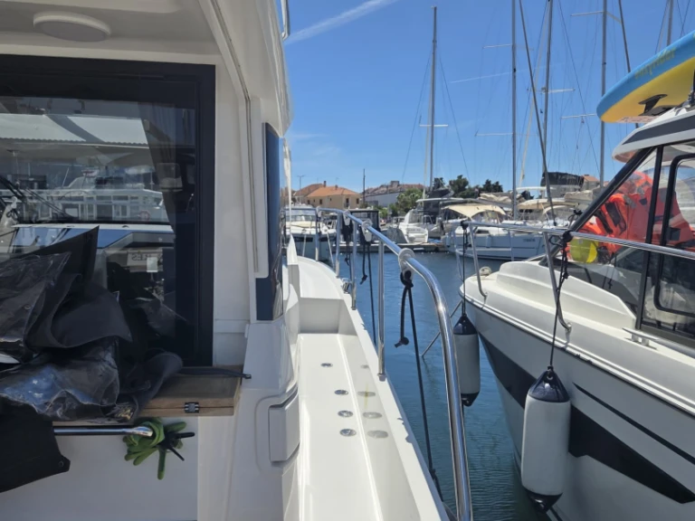 Hire Motorboat with or without skipper Sealine Biograd na Moru