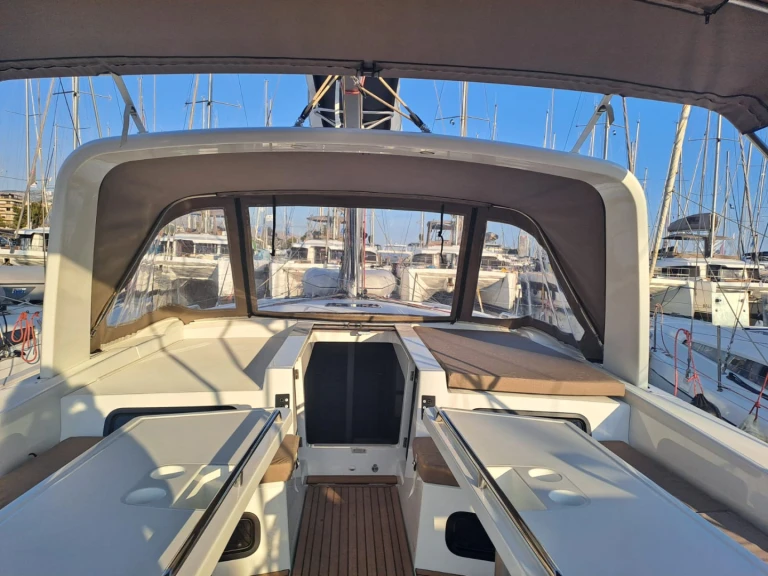 Yacht charter Alimos - Bénéteau Oceanis 52 - 6 cab. on SamBoat