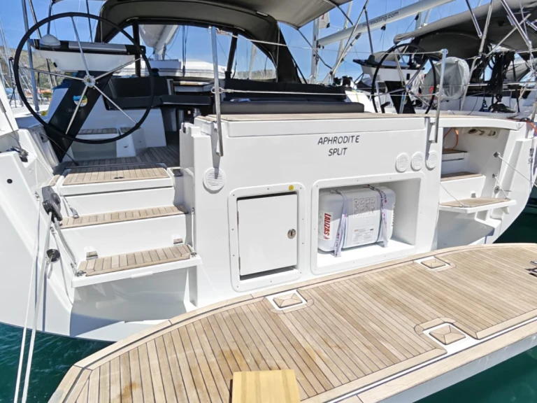 Sailboat hire in Seget Donji - Dufour Dufour 54 - 6 cab.