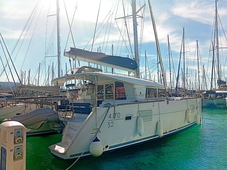 Lagoon Lagoon 400 S2 charter bareboat or skippered in  Lefkáda