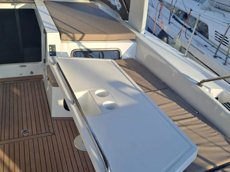 Charter a Bénéteau Oceanis 52 - 6 cab. in Alimos on Samboat