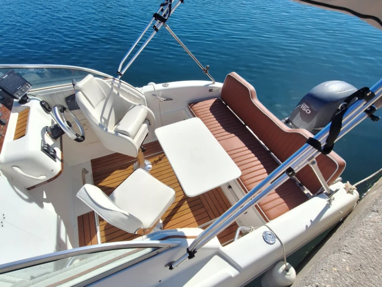 Hire a Sessa Marine Oyster 20 Marseille