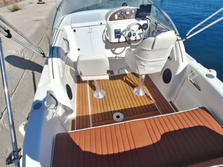 Yacht hire Marseille cheap Oyster 20