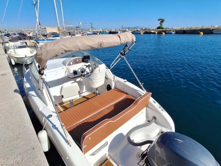 Motorboat hire in Marseille - Sessa Marine Oyster 20