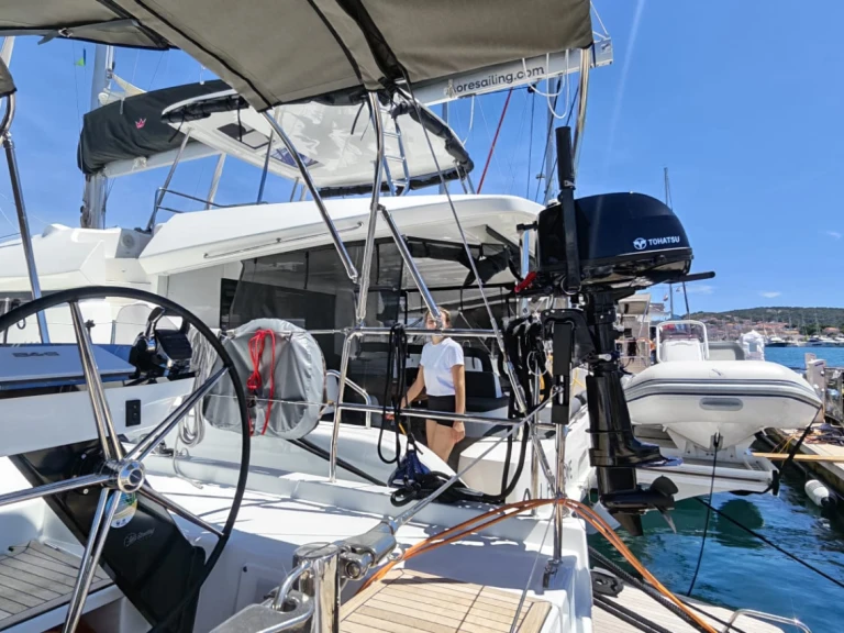 Charter a Dufour Dufour 54 - 6 cab. in Seget Donji on Samboat