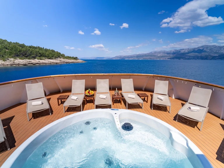 Charter a Custom Made Il Mare in Split on Samboat