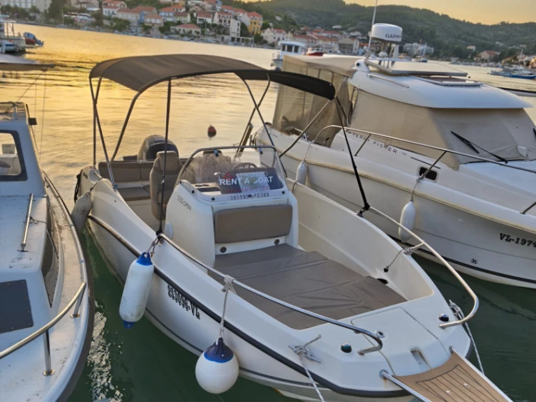 Yacht hire Vela Luka cheap Activ 555 Open