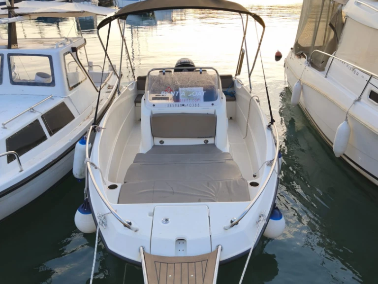 Hire a Quicksilver Activ 555 Open Vela Luka