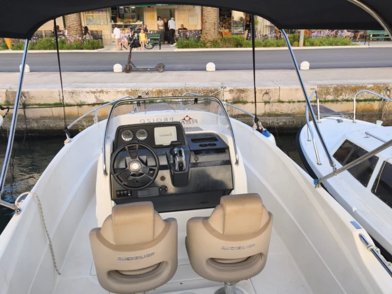 Motorboat hire in Vela Luka - Quicksilver Activ 555 Open