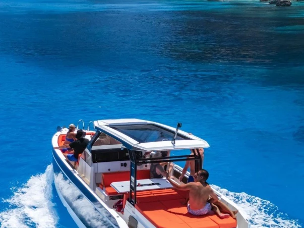 Motorboat hire in Cala Gonone - De Antonio Yacht D29 De Antonio Yacht D29