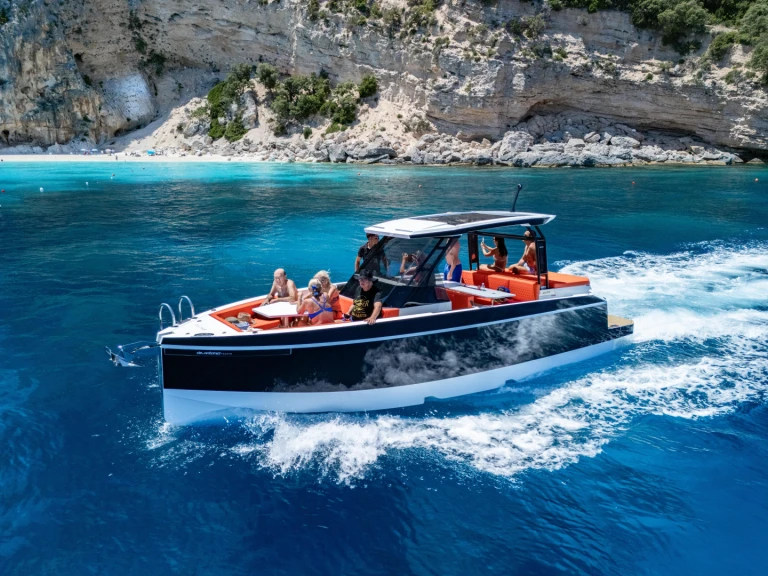 Charter a De Antonio Yacht D29 De Antonio Yacht D29 in Cala Gonone on Samboat
