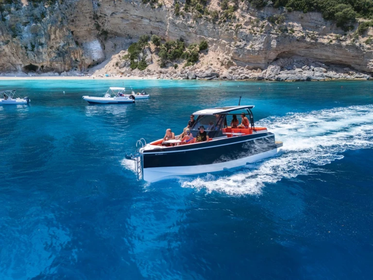 Hire Motorboat with or without skipper De Antonio Yacht D29 Cala Gonone