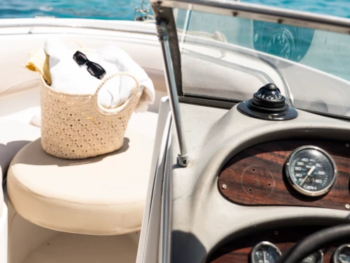 Hire a chraft Fox Team Cannes