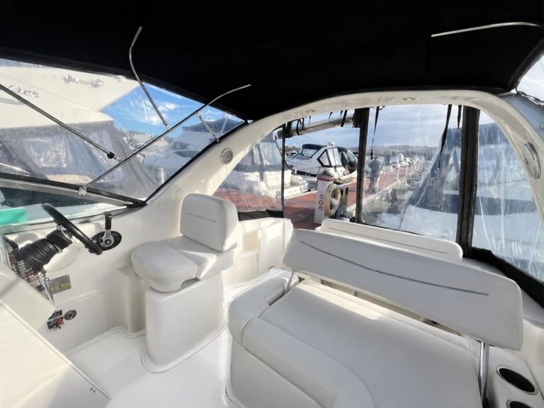 Hire a Bayliner Bayliner 285 Cruiser Cannes