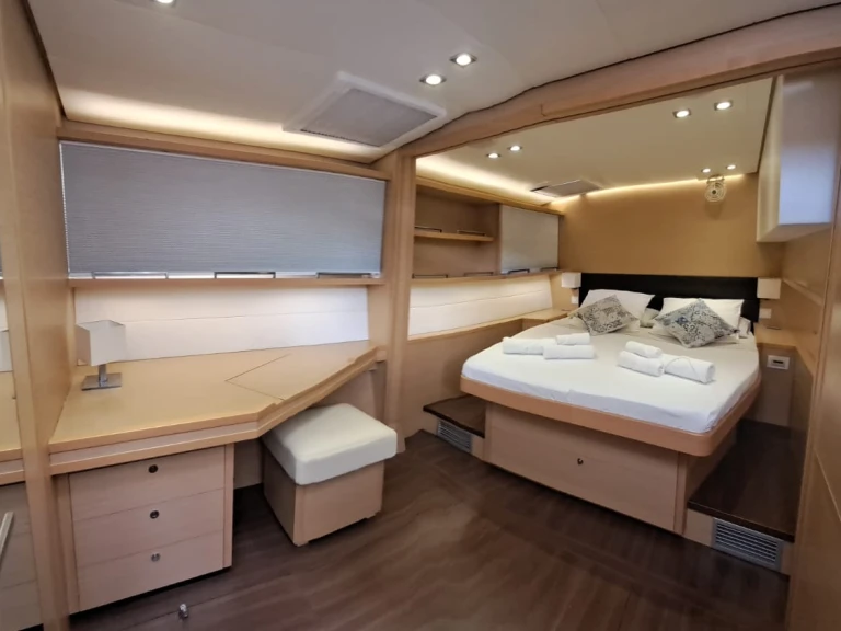 Hire Catamaran Lagoon with a boat licence