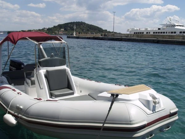 Yacht hire Preko cheap 6.5