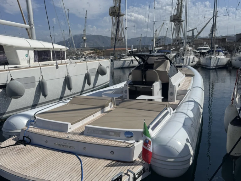 Hire a Magazzu MX-13 coupè Palermo