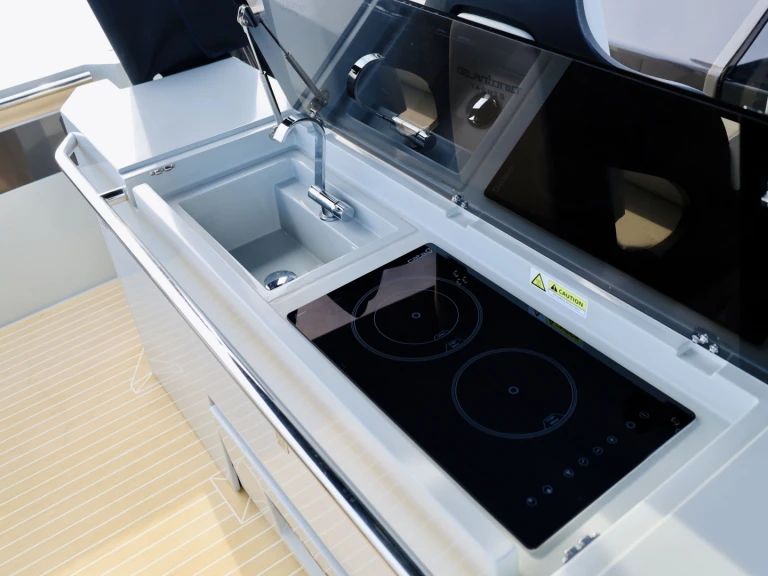 Hire Motorboat DE ANTONIO Yachts with a boat licence